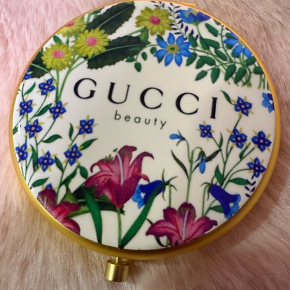 🎉Gucci Floral Compact with Burgundy Pouch - Picture 8 of 10
